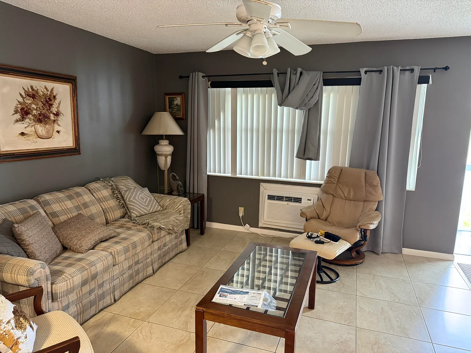 1 bed, 1.5 bath, 684 sqft, $1,375 — Photo 2