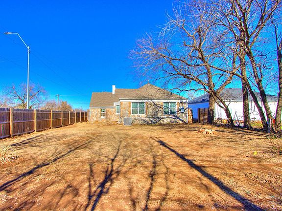 4th image of 2042 NW 34th St