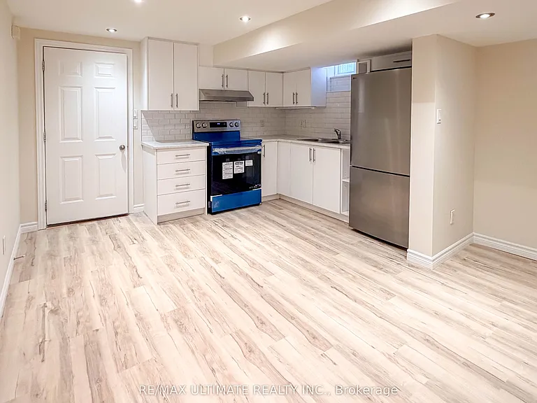403 Winona Dr #LOWER — Photo 5