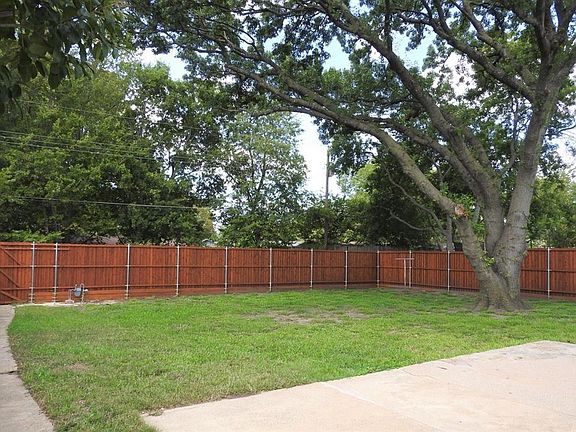 2nd image of 911 Leyenda Dr