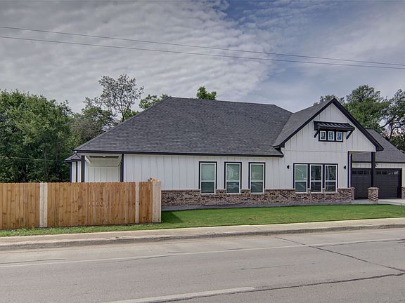 3rd image of 3220 N Houston St