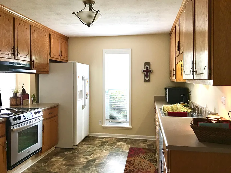 1904 Holly Hill Dr — Photo 5