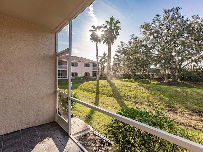 3952 Mediterranea Cir #414 — Photo 11