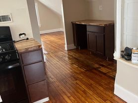 2865 E Derbyshire Rd, Cleveland, OH