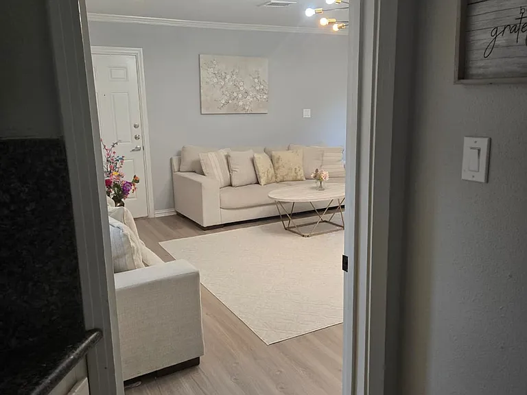 4002 Merrick St — Photo 10