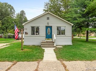 137 N Sherman St, Sheridan, MI 48884