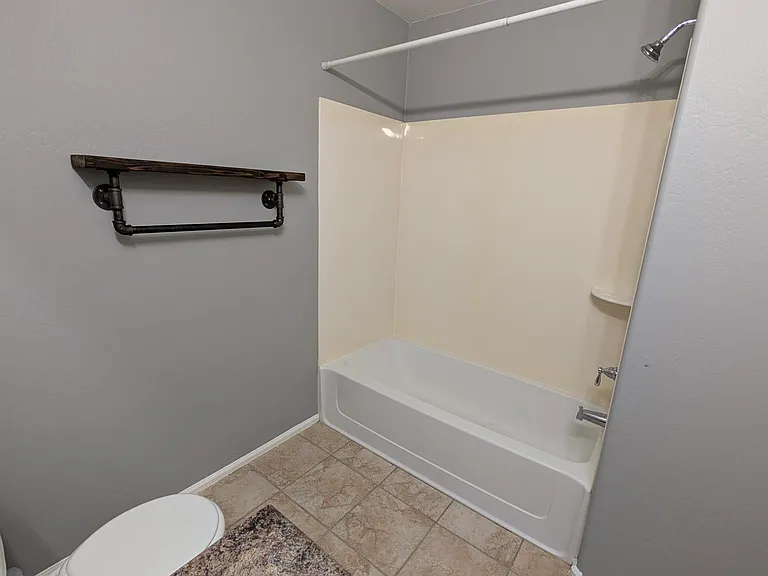 1377 E Pryor Rd — Photo 21