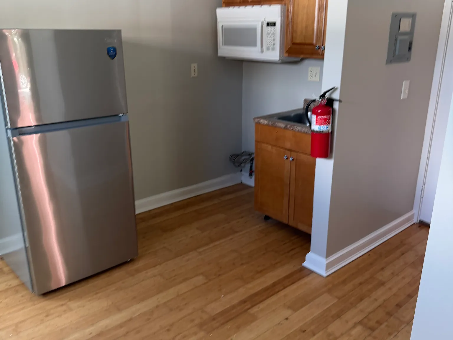 Studio, 400 sqft, $950 — Photo 1