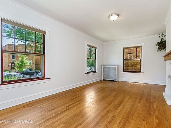 3rd image of 6452 N Washtenaw Ave