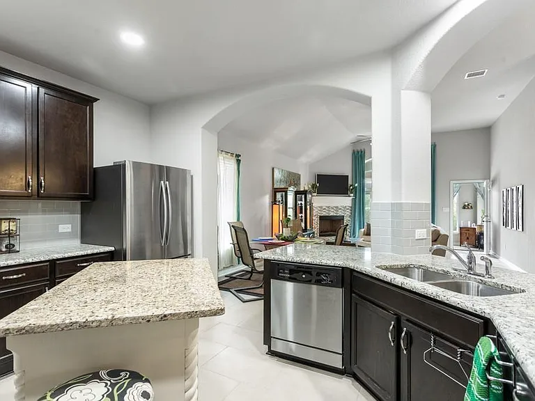 8045 Arezzo Dr — Photo 8