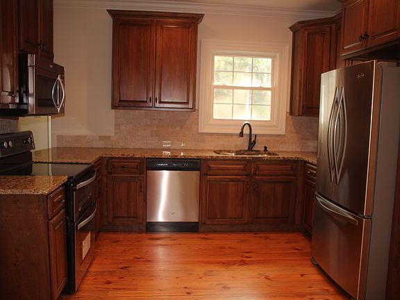 KITCHEN - 18' X 10' 8"