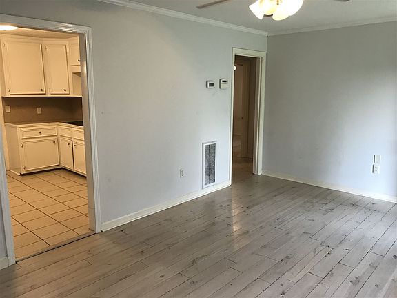 5th image of 210 Lake Dr