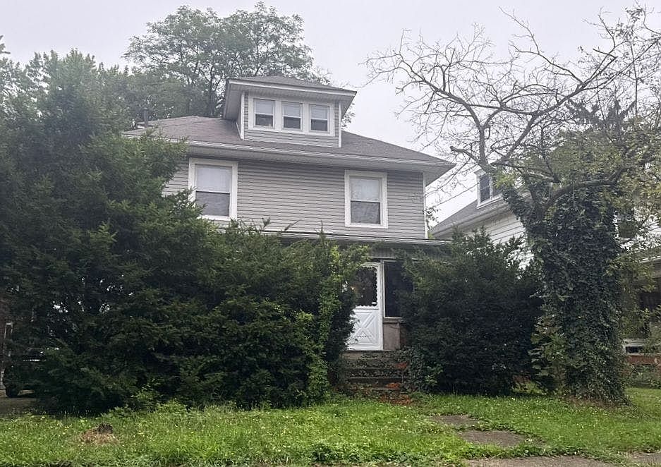 1st image of 345 Cloverdale Ave