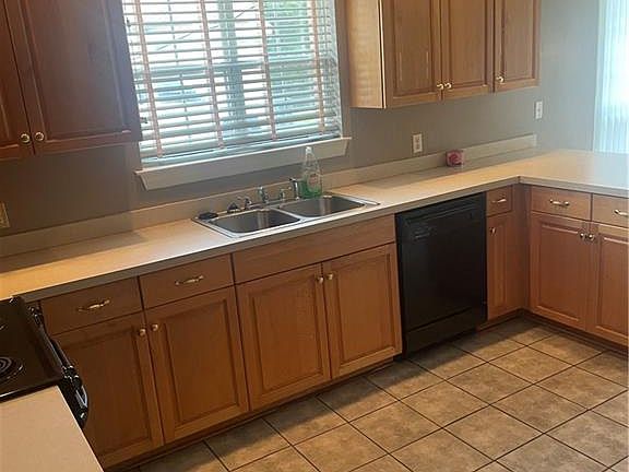 3rd image of 8970 Celeste Rd