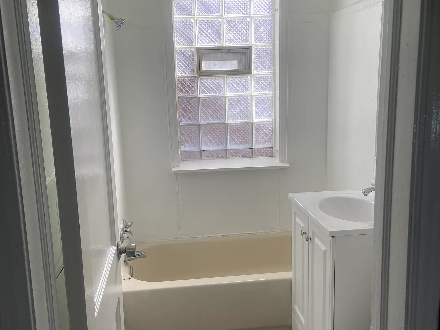 3 bed, 1025 sqft, $1,300 — Photo 4