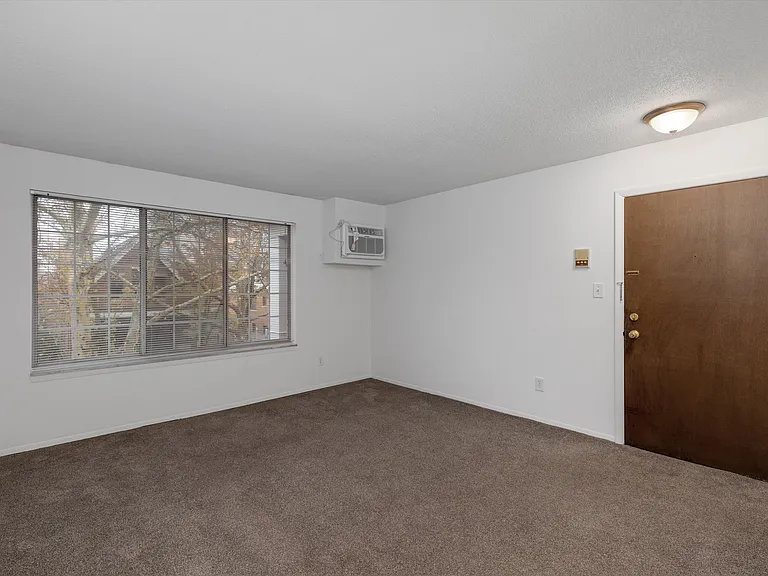 Hartford Place Apartments — Photo 10