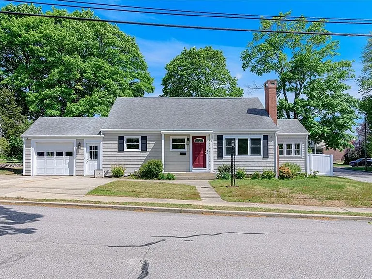 76 Crossland Rd — Photo 1