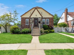 48 Central Blvd, Merrick, NY 11566