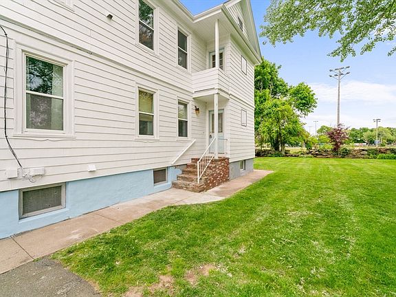3rd image of 200 Bellevue St