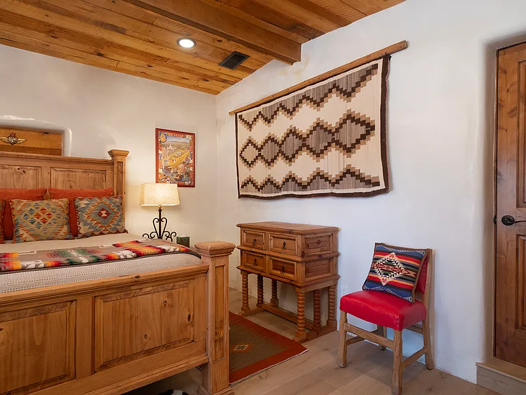 1713 Paseo De Peralta — Photo 18