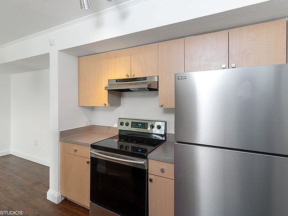 4th image of 1211 Villa Cir