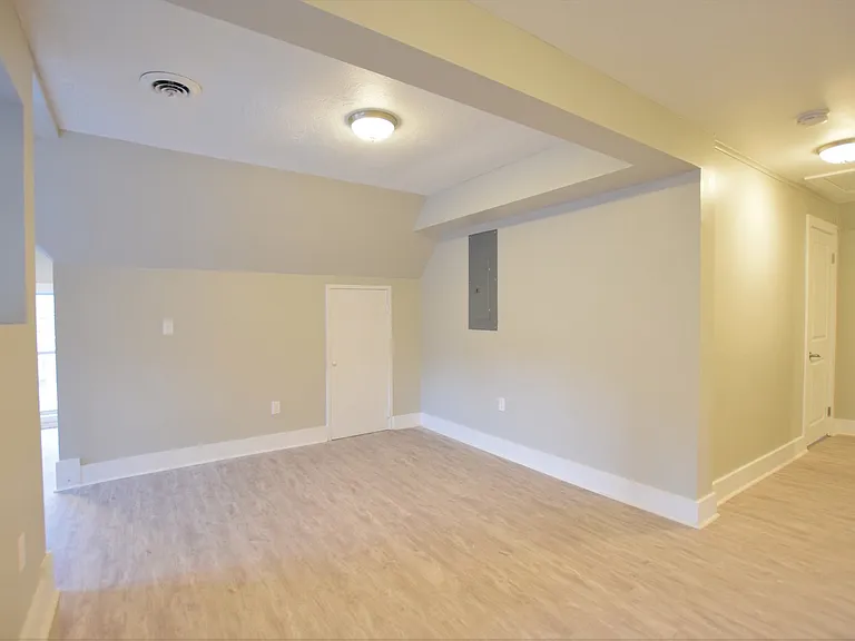 1002 N Aurora St — Photo 50