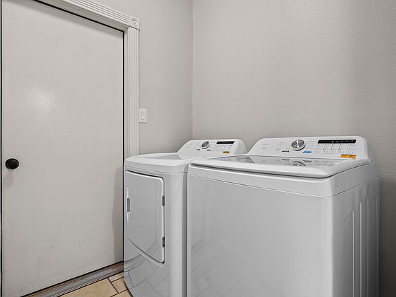 4th image of 3820 Tierra Tania Pl