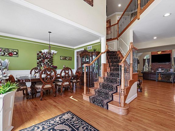 2nd image of 7920 Pineview Ln