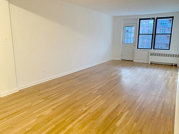 4th image of 3950 Blackstone Ave APT 5J