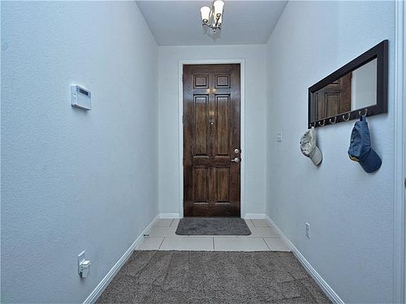 5th image of 563 Catalina Ln