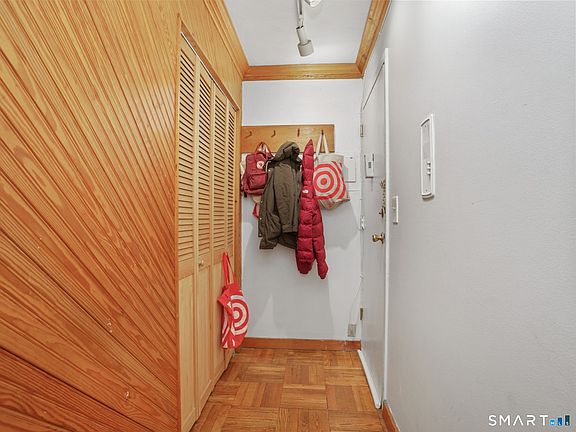 3rd image of 87 Glenbrook Rd APT 3B