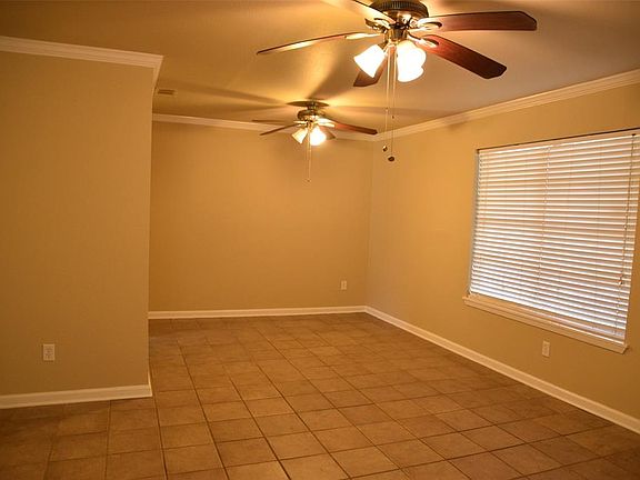 4th image of 407 Carol Ave