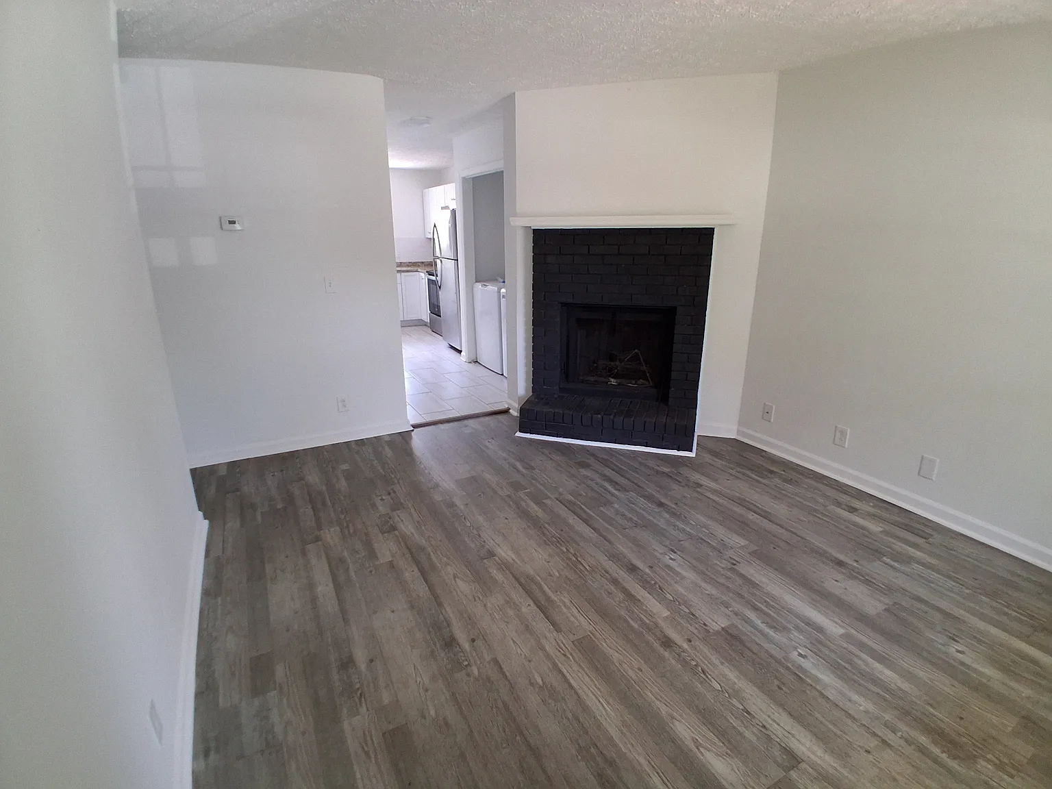 2 bed, 975 sqft, $2,000 — Photo 3