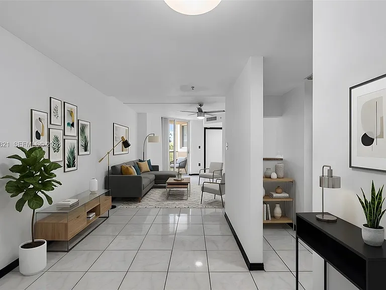 102 SW 6th Ave #201 — Photo 2
