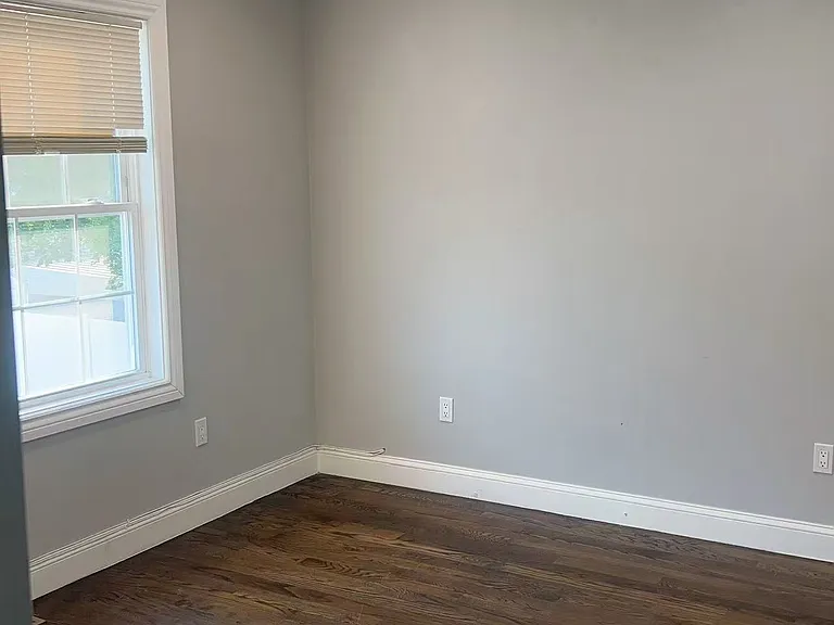 578 Albert St — Photo 13