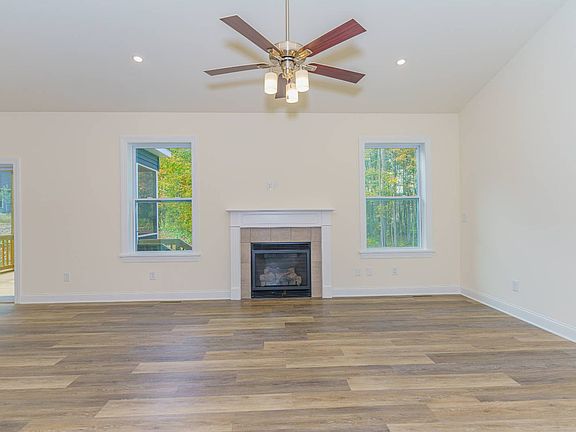 5th image of 29 Tamarack St