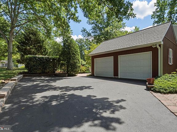 4th image of 1333 University Dr