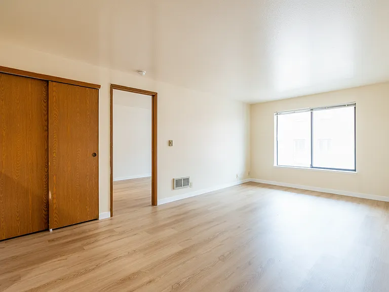 Park Royal Apartments — Photo 9