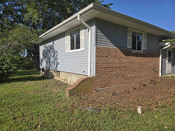 3rd image of 2554 Whitaker Rd