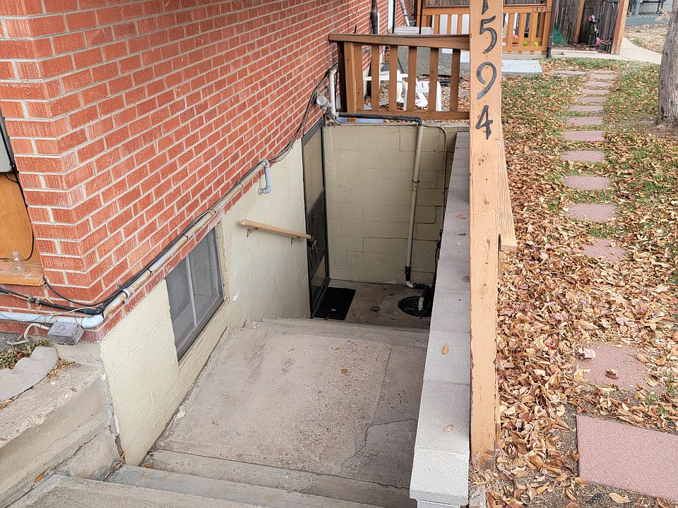 bottom unit entrance