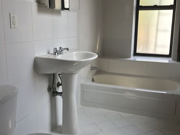 3rd image of 2312 1st Ave APT 4S