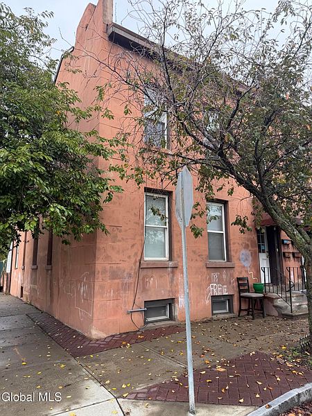 2nd image of 101 Madison Street