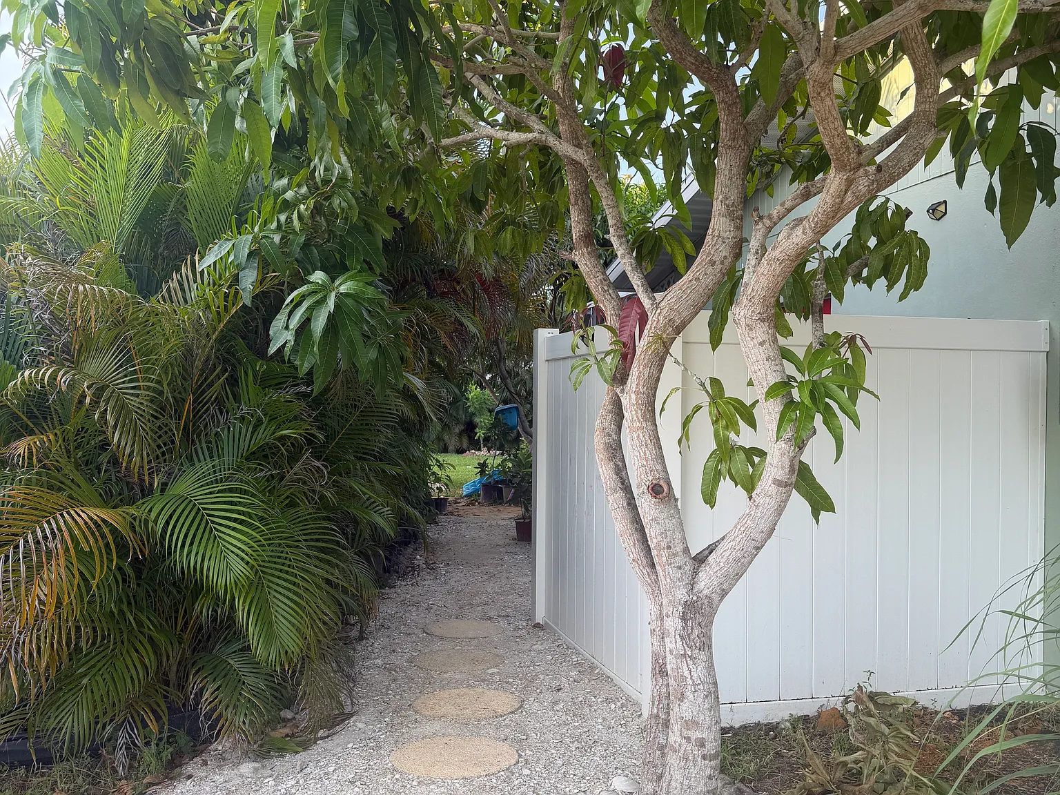 3 bed, 1125 sqft, $2,650 — Photo 4