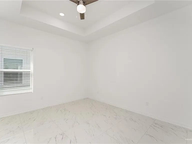 5712 Notre Dame Ave #3 — Photo 8