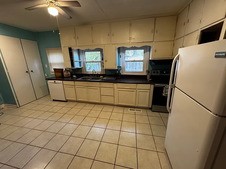 204 E Main St — Photo 14