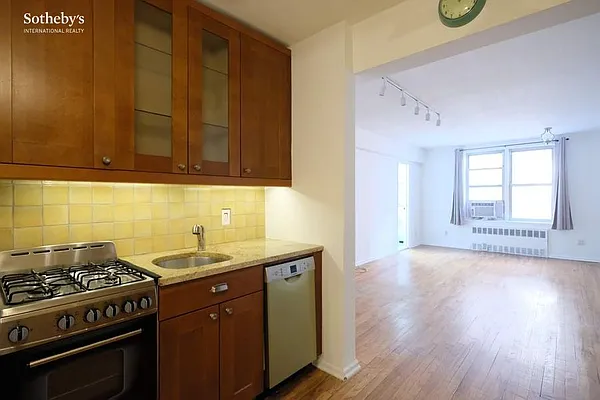 Rented by Sotheby's International Realty | media 23