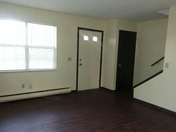 2 bed, 1100 sqft, $950 — Photo 2