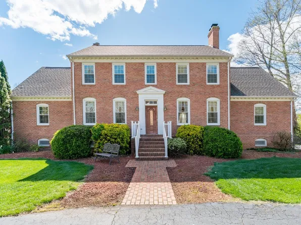 208 London Downs Dr, Forest, VA 24551