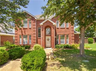 805 Sunny Grove Dr, Lewisville, TX 75067