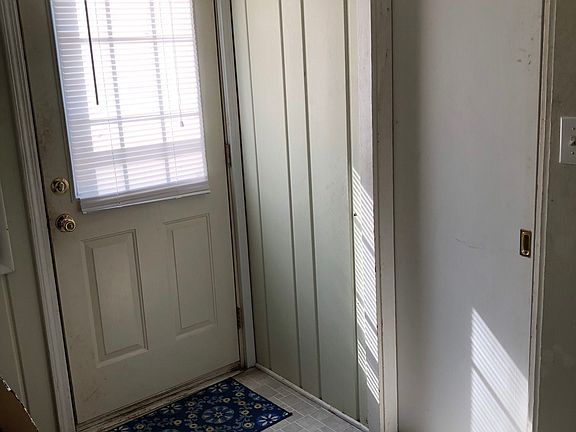 Front door/ closet